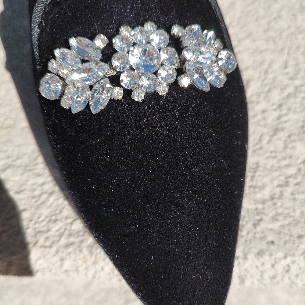 Adrianne Vittadini Elegant Velvet With Rhinestone Flats - Picture 4 of 10